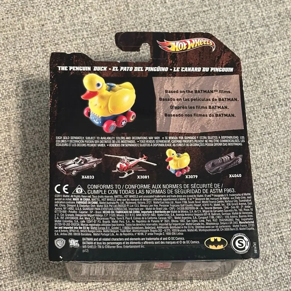Hot Wheels The Penguin Duck Batman Returns WB 2011 DC Batman New on Card